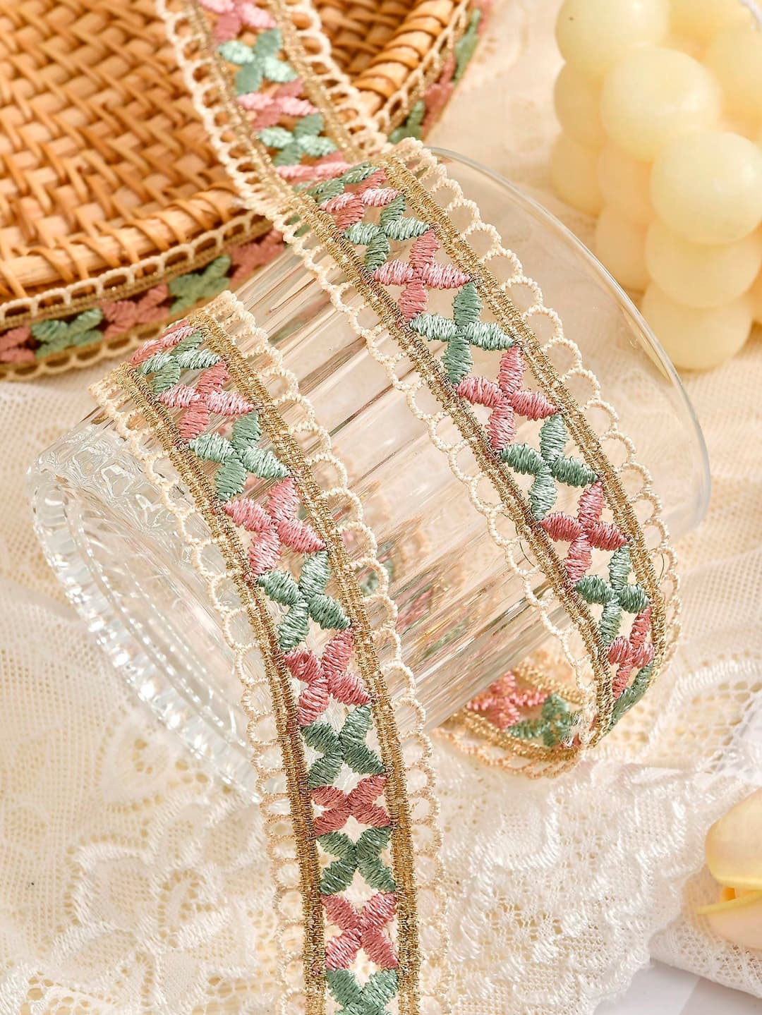 1 Yard Floral Pattern Lace Ribbon Trim For Sewing, Gift Package Wrapping,DIY Crafts And Bridal Wedding Decorations
