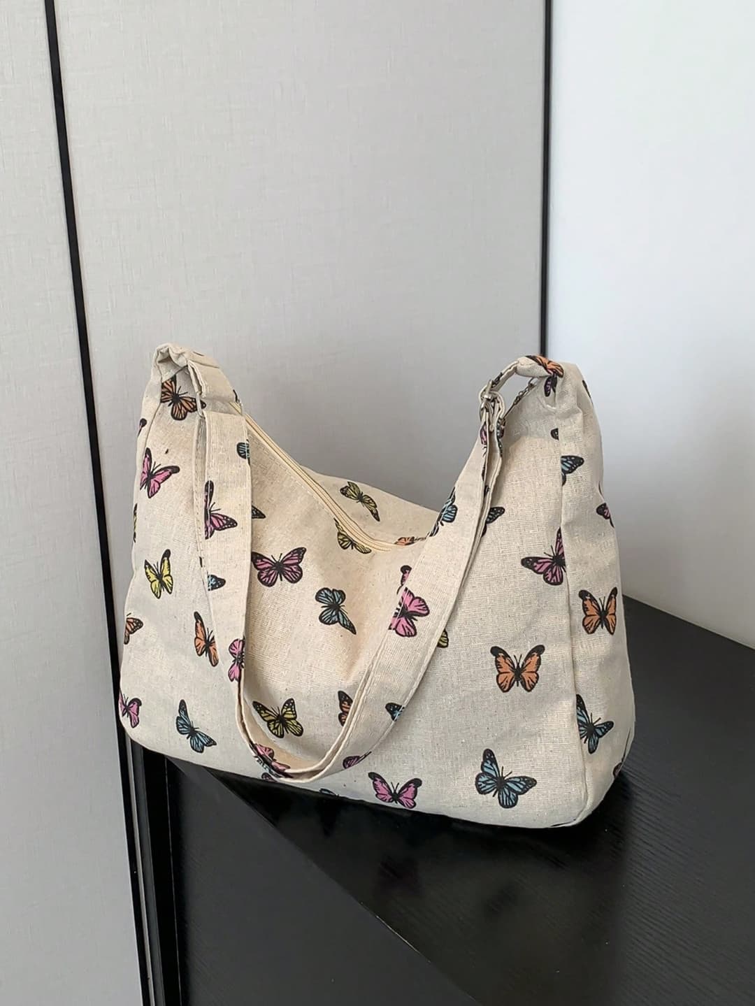 Fashionable Large Capacity Tote Bag For Women, Spring/Summer New Rattan Bag With Adjustable Shoulder Strap & Butterfly Pattern, For Casual Crossbody, Soft Bag