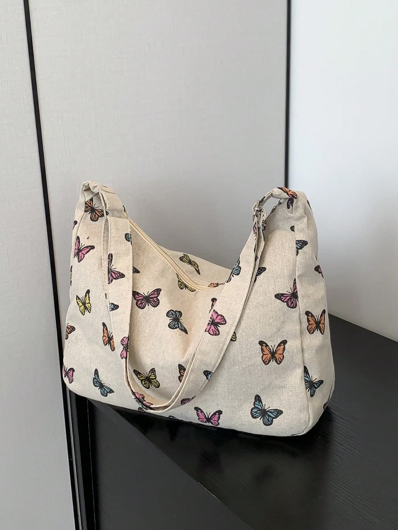 Fashionable Large Capacity Tote Bag For Women, Spring/Summer New Rattan Bag With Adjustable Shoulder Strap & Butterfly Pattern, For Casual Crossbody, Soft Bag