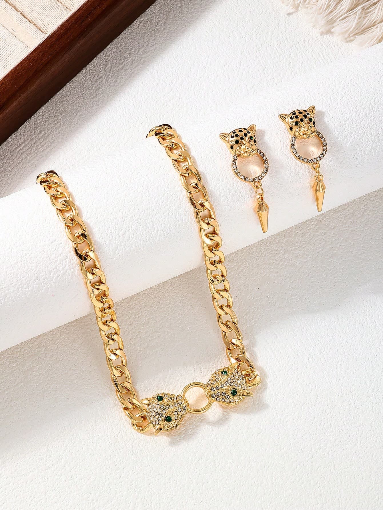 1 Set Of Women's Leopard Head Necklace And Earring Set Suitable For Daily Wear And Gifting To Friends