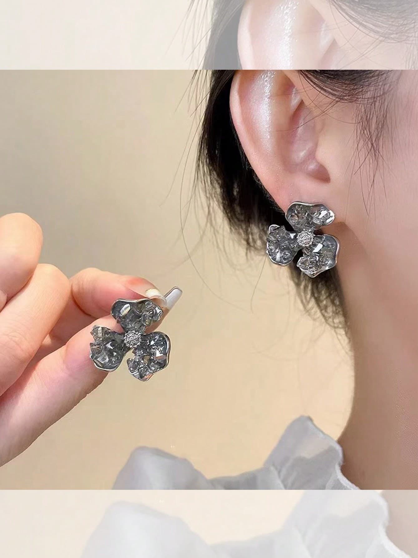 2024 New Crystal Petal Stud Earrings, Women High-End Luxury Delicate Earrings, Fashionable Trendy Earrings