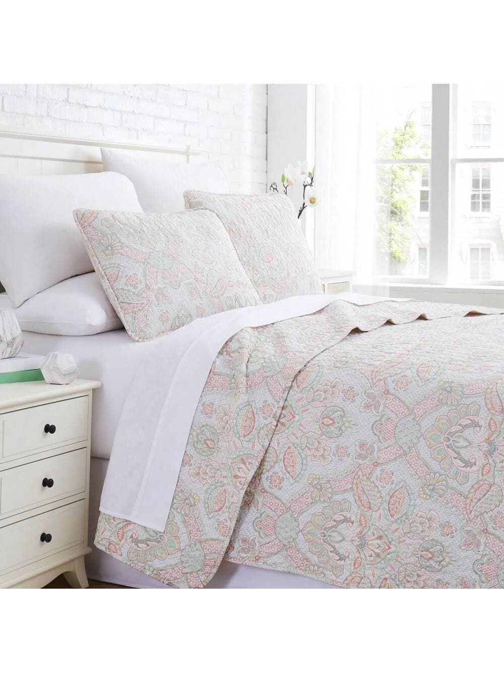 Oversized Quilt Bedding Set Lightweight, Soft Coverlet Bedspread 3-Piece With Two Matching Shams (108 In Wide X 98 In Long), King/California King