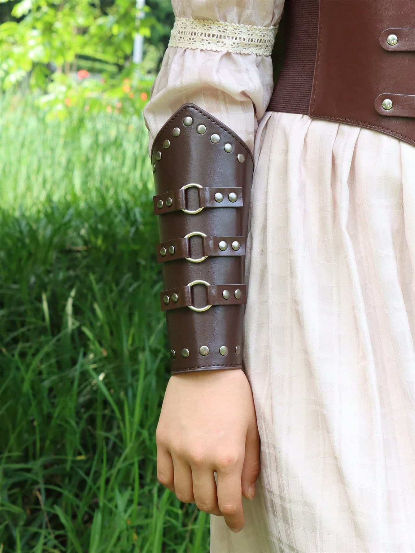 1pc Unisex Brown PU Leather Cuff Bracelet With Circular Decor, Vintage Medieval Viking Warrior Cosplay Accessory Halloween