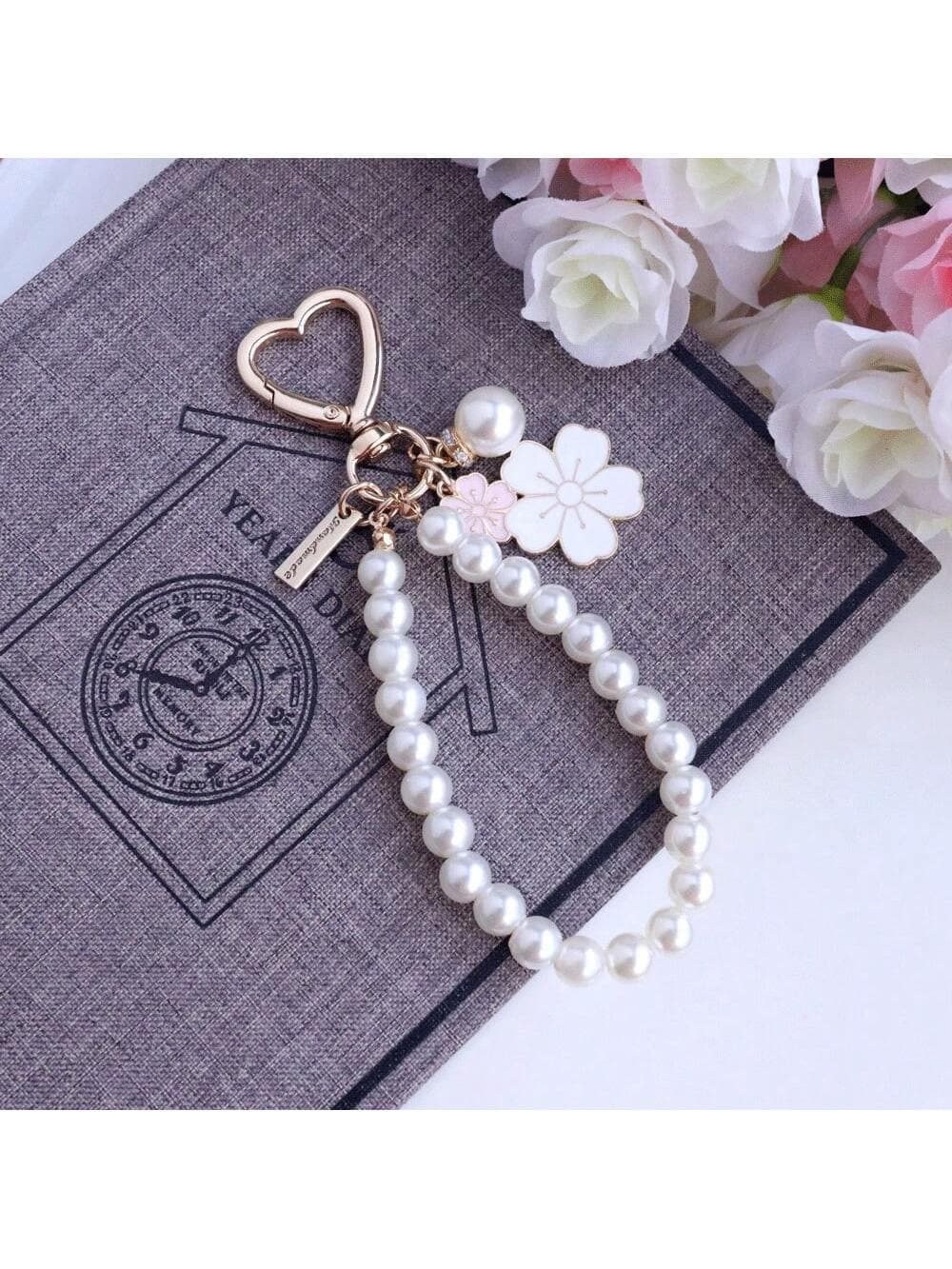 1pc Two-Color Flower Alloy Keychain Pendant Cute Small White Flower Letter Pearl Accessories Earphone Cover Bag Pendant