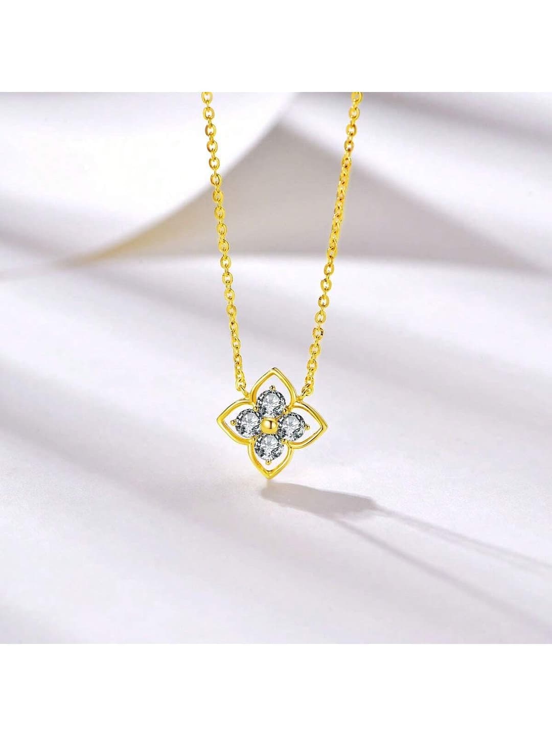 PHNIBIRD Four-Leaf Clover Zirconia Necklace, Women's Necklace, Women's Pendant Necklace, Hypoallergenic Material, Silver, Embedded Zirconia Necklace, Fashionable And Simple, Daily Commute, Daily Wear, Fashion Versatile, Daily Commute, Gift For Sister, Gift For Yourself, Gift For Sister, Birthday Gift, Graduation Gift, Holiday Gift, College Style, Casual Style, Resort Style
