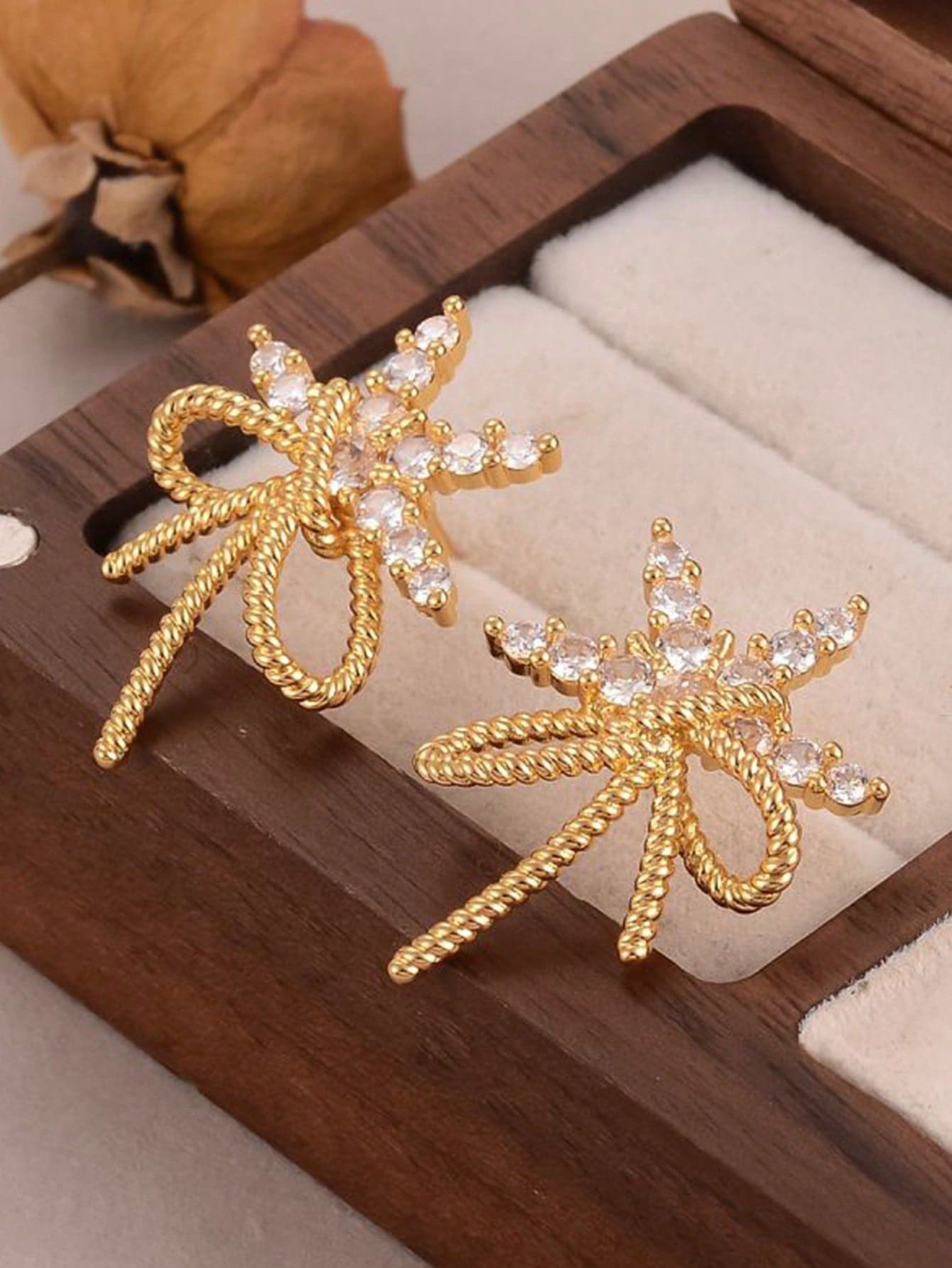 Sweet Zirconia Starfish Bow Earrings, Fashionable And Niche Temperament, High-End Earrings For Women