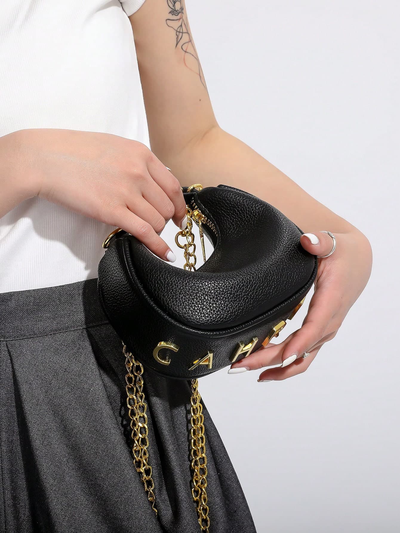Summer New Fashion Retro Business Casual Transforming Crescent Moon Handbag, Vintage Mini Letter Decor Kids Handheld Bag, Retro Chic Simple Shoulder Messenger Chain Bag, Fashionable Lightweight Portable Dopamine Style Solid Color Faux Leather Bag With Metal Decor, Essential Autumn Winter Dumpling Style Women Bag